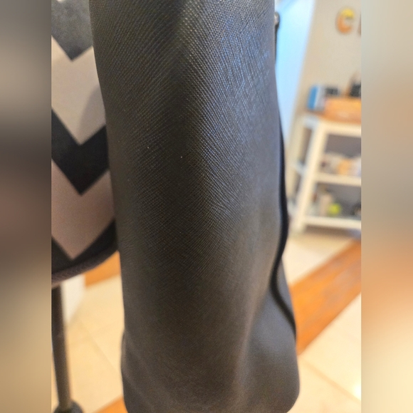 TUMI LEATHER VAREK LAPTOP BAG - used once - Picture 7 of 15